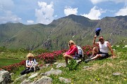 79 Tra distese di rododendri con vista in Cimone